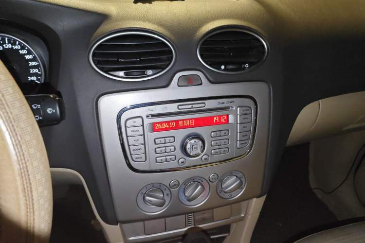 Used Ford Focus 2013 Sedan Classic 1.8L Automatic Base Model Audio And AC Panel