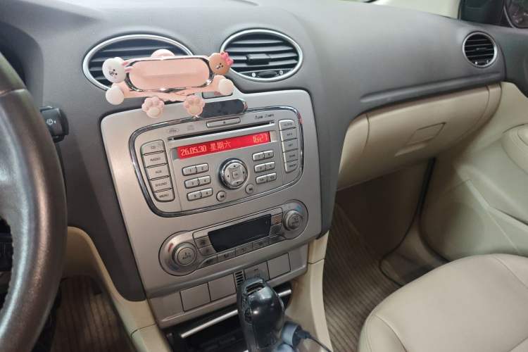 Used Ford Focus 2013 Hatchback Classic 1.8L Automatic Fashion Edition Audio And AC Panel