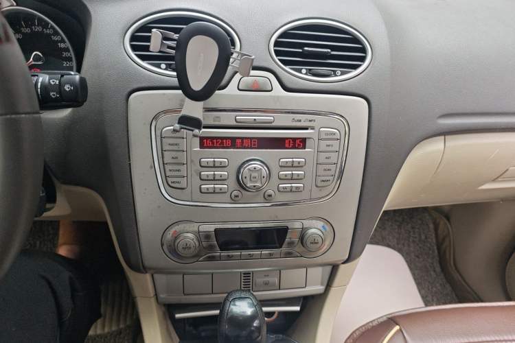 Used Ford Focus 2013 Sedan Classic 1.8L Automatic Fashion Edition Audio And AC Panel
