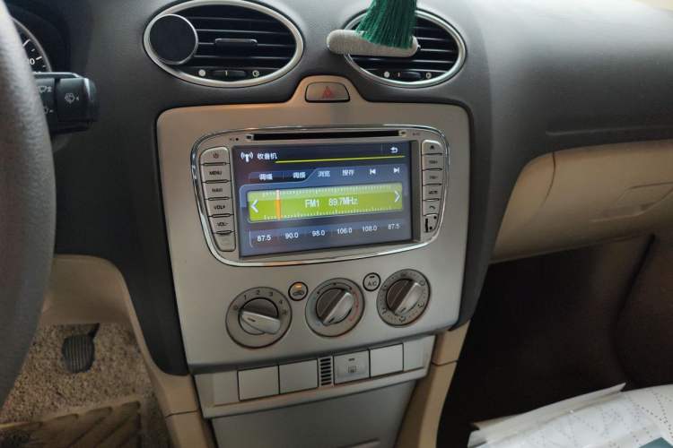 Used Ford Focus 2013 Sedan Classic 1.8L Manual Base Model Audio And AC Panel