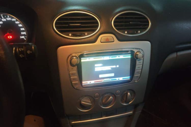Used Ford Focus 2013 Hatchback Classic 1.8L Manual Base Model Audio And AC Panel