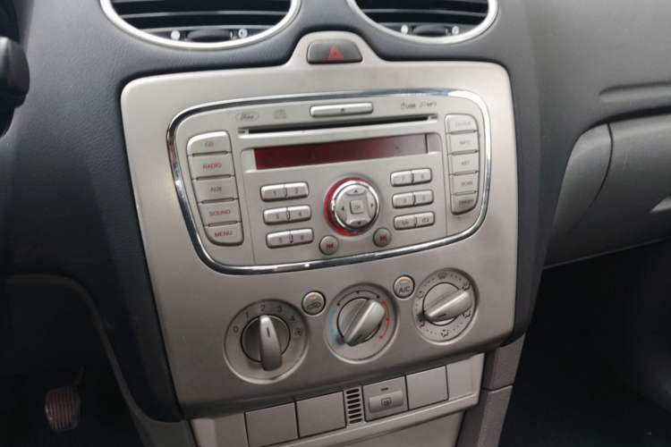 Used Ford Focus 2013 Hatchback Classic 1.8L Manual Base Model Audio And AC Panel