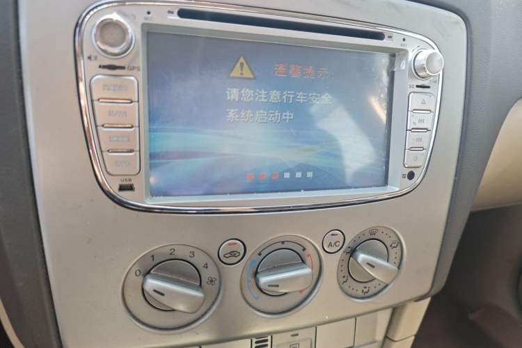 Used Ford Focus 2013 Sedan Classic 1.8L Automatic Base Model Audio And AC Panel