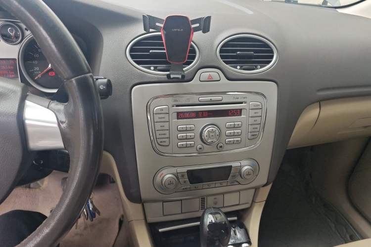 Used Ford Focus 2013 Sedan Classic 1.8L Automatic Fashion Edition Audio And AC Panel