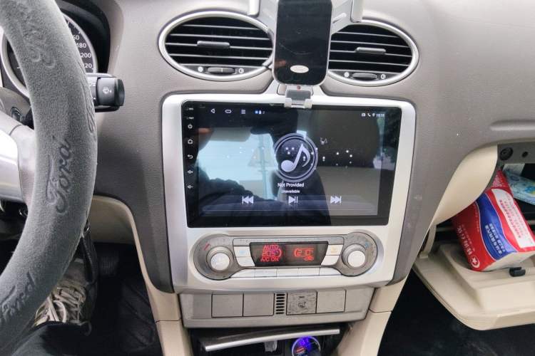 Used Ford Focus 2013 Sedan Classic 1.8L Manual Fashion Edition Audio And AC Panel