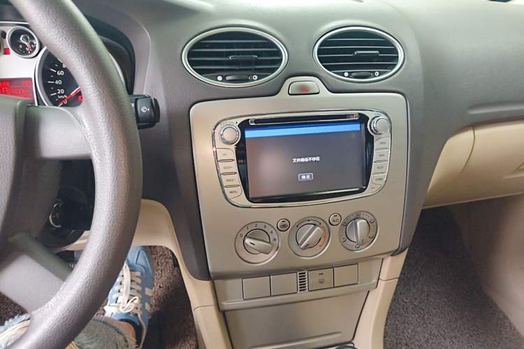 Used Ford Focus 2013 Sedan Classic 1.8L Manual Base Model Audio And AC Panel