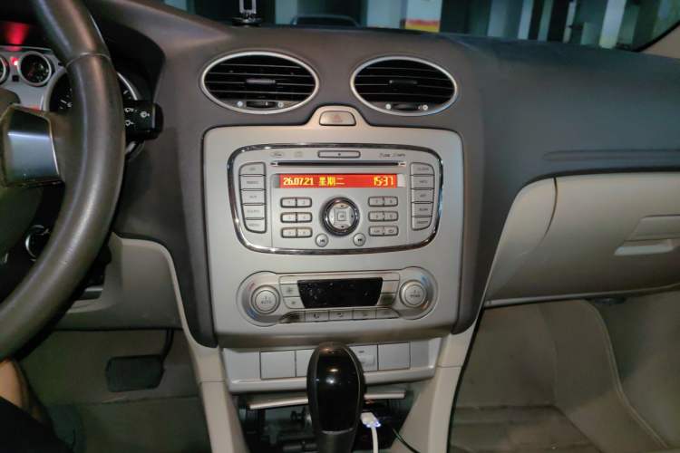 Used Ford Focus 2013 Hatchback Classic 1.8L Automatic Fashion Edition Audio And AC Panel