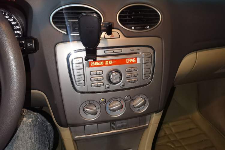Used Ford Focus 2013 Sedan Classic 1.8L Manual Base Model Audio And AC Panel