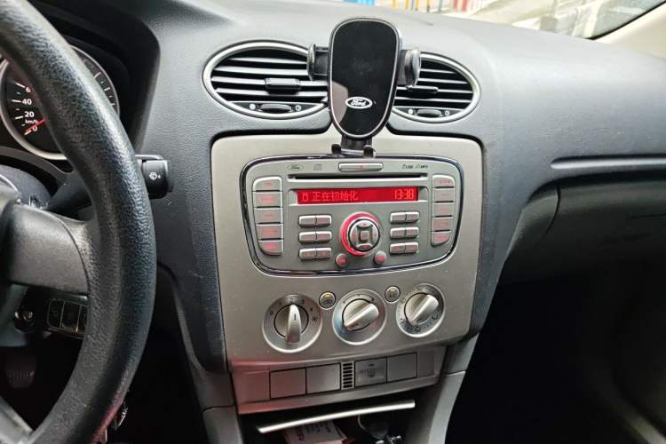 Used Ford Focus 2013 Hatchback Classic 1.8L Manual Base Model Audio And AC Panel