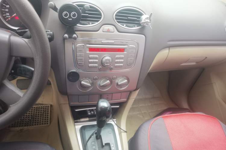Used Ford Focus 2013 Sedan Classic 1.8L Automatic Base Model Audio And AC Panel