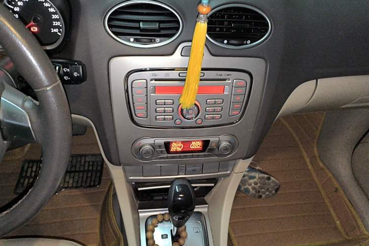 Used Ford Focus 2013 Sedan Classic 1.8L Automatic Fashion Edition Audio And AC Panel