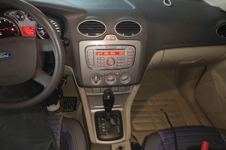 Used Ford Focus 2013 Sedan Classic 1.8L Automatic Base Model Audio And AC Panel