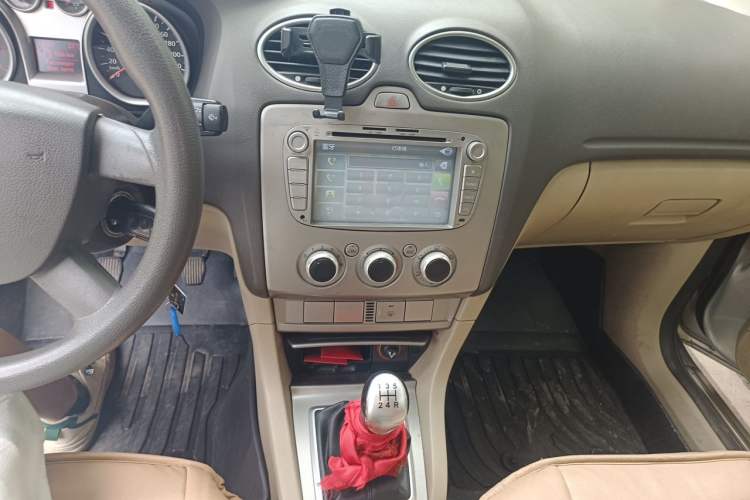 Used Ford Focus 2013 Sedan Classic 1.8L Manual Base Model Audio And AC Panel