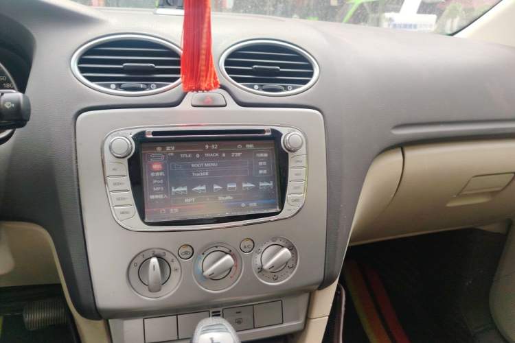 Used Ford Focus 2013 Sedan Classic 1.8L Automatic Base Model Audio And AC Panel