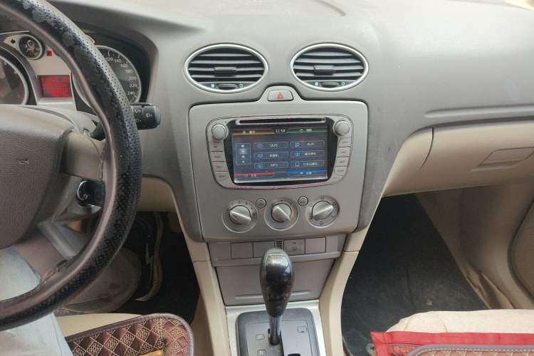 Used Ford Focus 2013 Sedan Classic 1.8L Automatic Base Model Audio And AC Panel