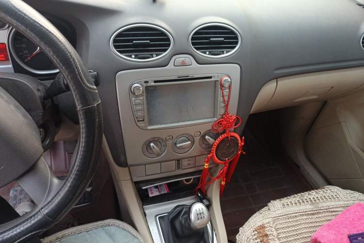 Used Ford Focus 2013 Sedan Classic 1.8L Manual Base Model Audio And AC Panel