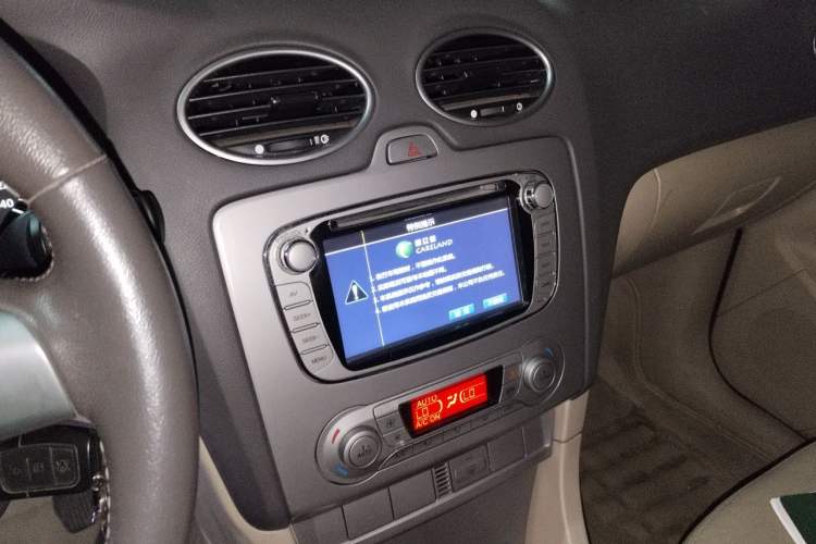 Used Ford Focus 2013 Sedan Classic 1.8L Manual Fashion Edition Audio And AC Panel