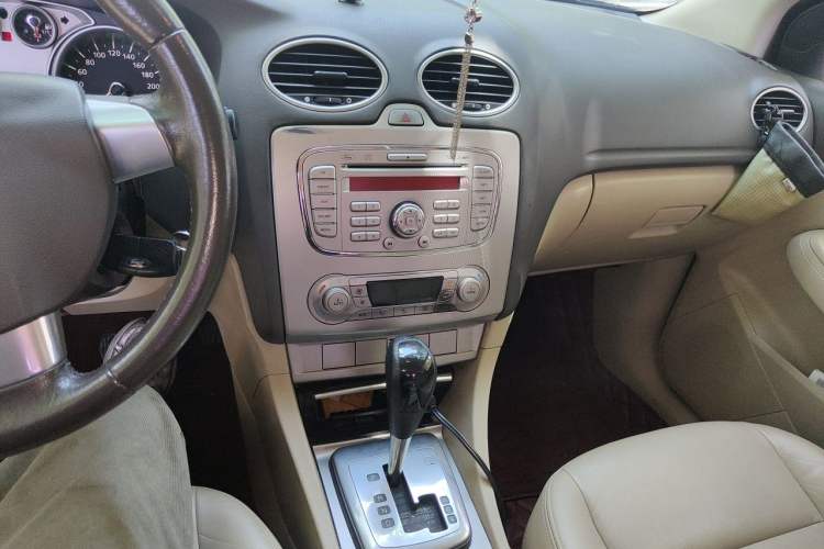 Used Ford Focus 2013 Sedan Classic 1.8L Automatic Fashion Edition Audio And AC Panel