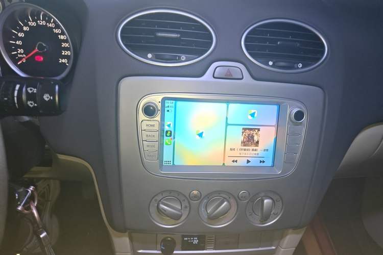 Used Ford Focus 2013 Sedan Classic 1.8L Manual Base Model Audio And AC Panel