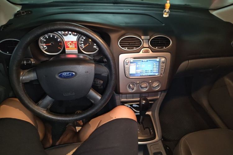 Used Ford Focus 2013 Hatchback Classic 1.8L Automatic Base Model Center Console