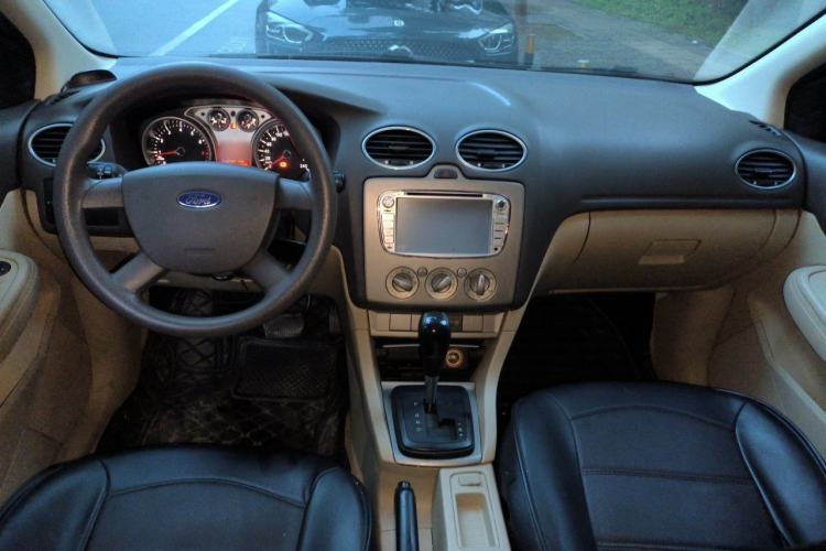 Used Ford Focus 2013 Sedan Classic 1.8L Automatic Base Model Center Console