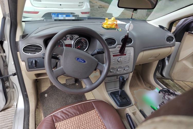 Used Ford Focus 2013 Sedan Classic 1.8L Automatic Base Model Center Console