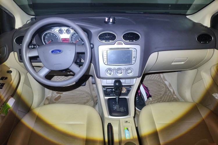 Used Ford Focus 2013 Sedan Classic 1.8L Automatic Base Model Center Console