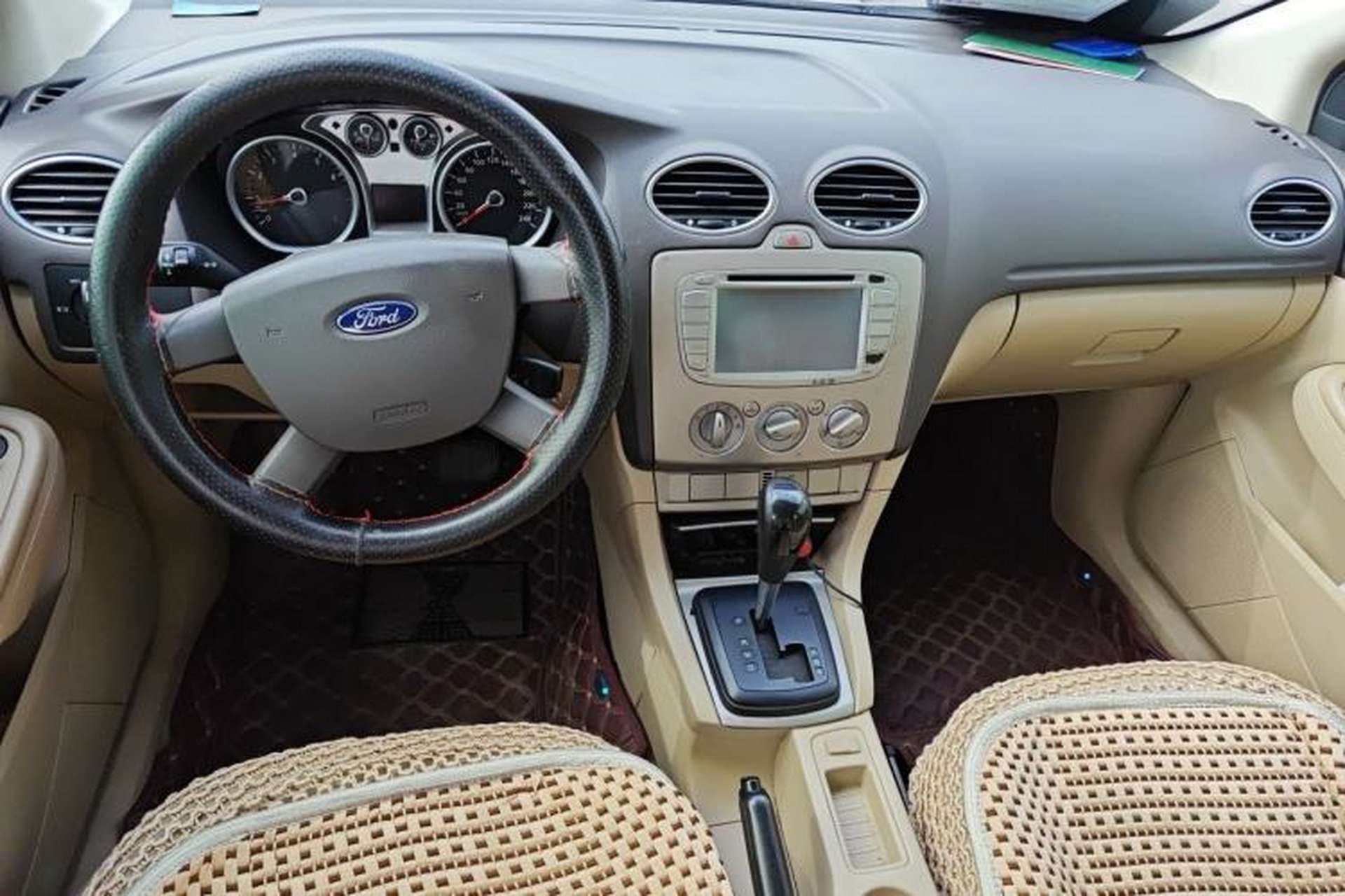 Used Ford Focus 2013 Sedan Classic 1.8L Automatic Base Model Center Console