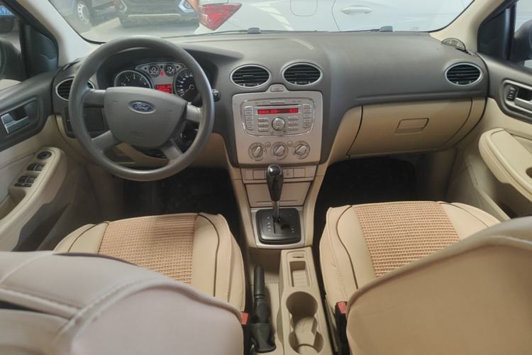 Used Ford Focus 2013 Sedan Classic 1.8L Automatic Base Model Center Console