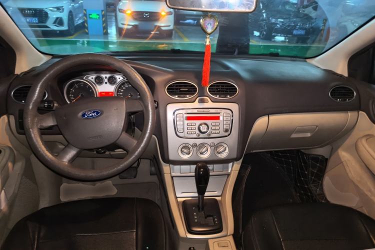 Used Ford Focus 2013 Sedan Classic 1.8L Automatic Base Model Center Console