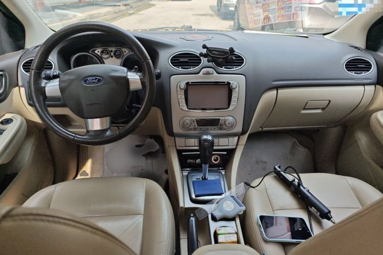 Used Ford Focus 2013 Hatchback Classic 1.8L Automatic Fashion Edition Center Console