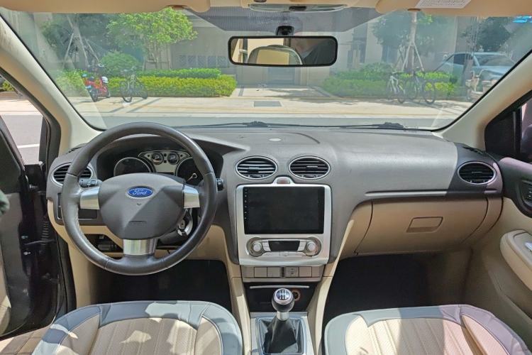 Used Ford Focus 2013 Hatchback Classic 1.8L Manual Fashion Edition Center Console