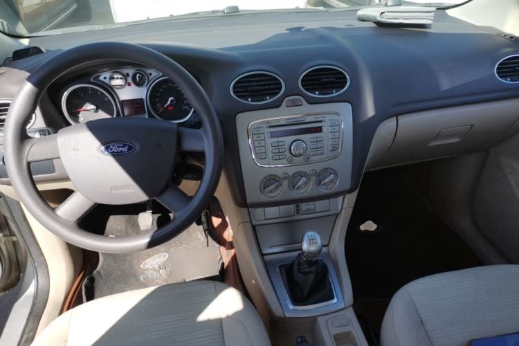 Used Ford Focus 2013 Sedan Classic 1.8L Manual Base Model Center Console
