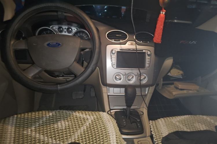 Used Ford Focus 2013 Sedan Classic 1.8L Automatic Base Model Center Console