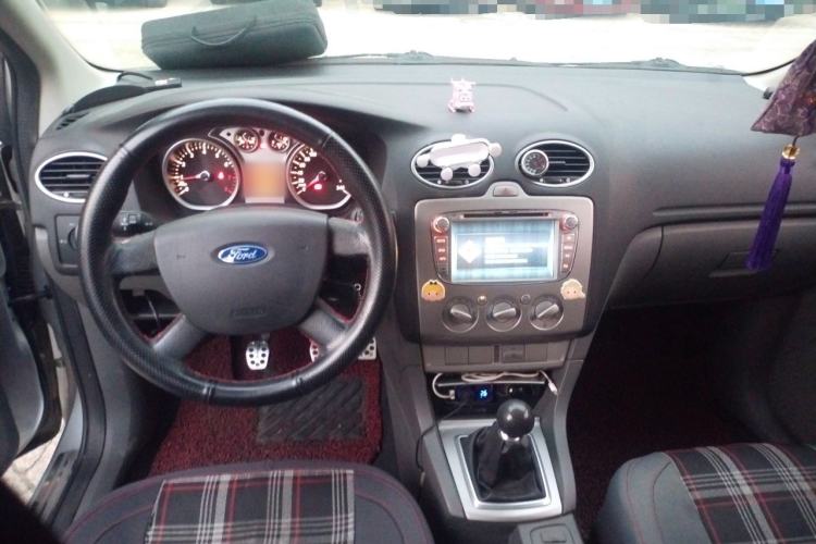Used Ford Focus 2013 Hatchback Classic 1.8L Manual Base Model Center Console