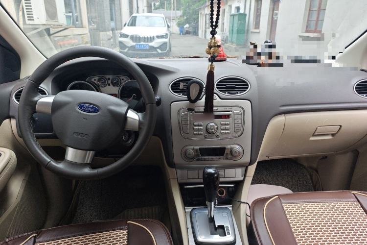 Used Ford Focus 2013 Sedan Classic 1.8L Automatic Fashion Edition Center Console