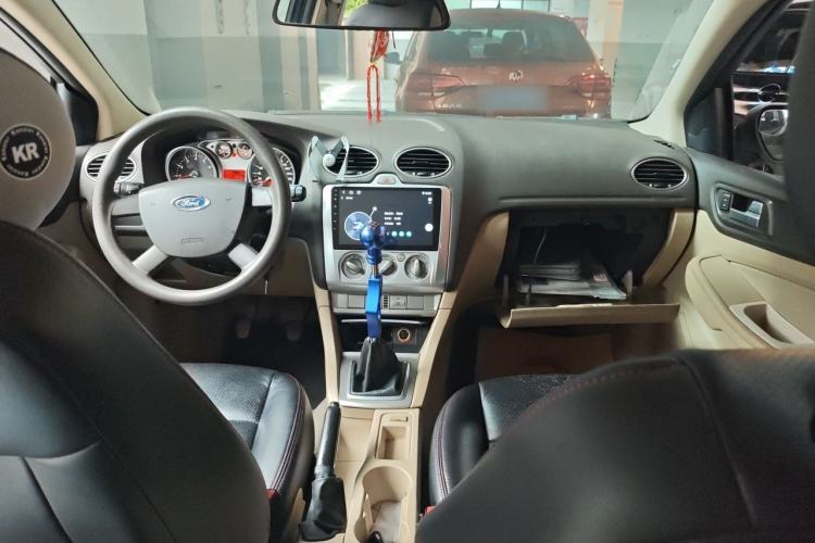 Used Ford Focus 2013 Sedan Classic 1.8L Manual Base Model Center Console