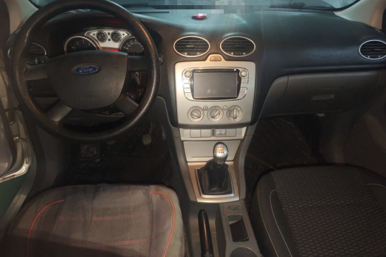 Used Ford Focus 2013 Hatchback Classic 1.8L Manual Base Model Center Console