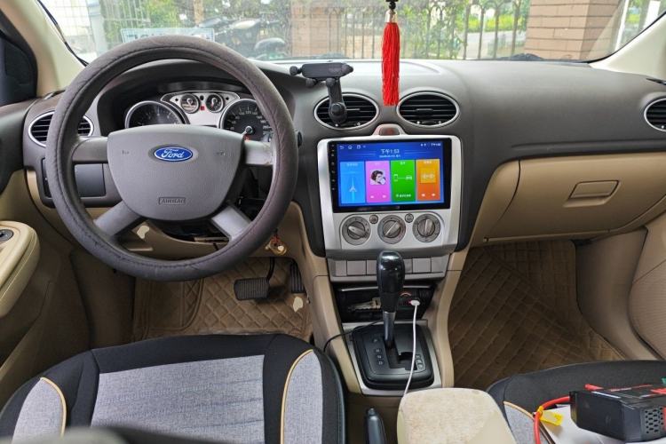 Used Ford Focus 2013 Sedan Classic 1.8L Automatic Base Model Center Console