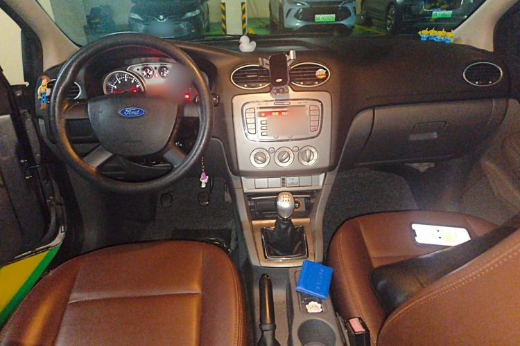 Used Ford Focus 2013 Hatchback Classic 1.8L Manual Base Model Center Console