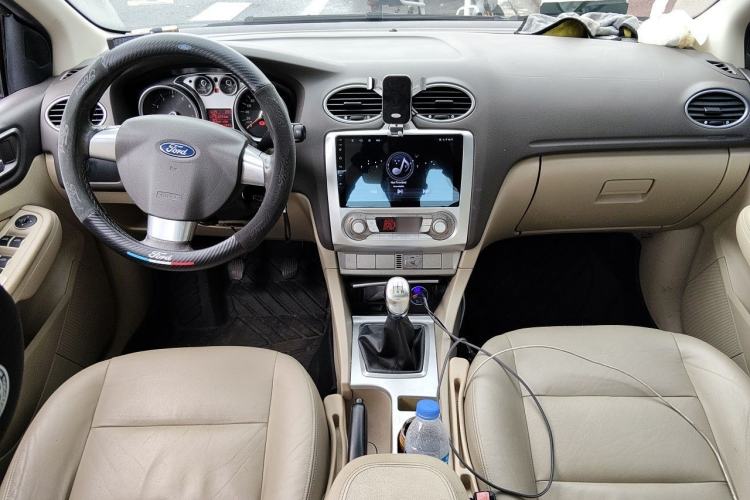 Used Ford Focus 2013 Sedan Classic 1.8L Manual Fashion Edition Center Console