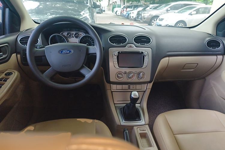 Used Ford Focus 2013 Sedan Classic 1.8L Manual Base Model Center Console