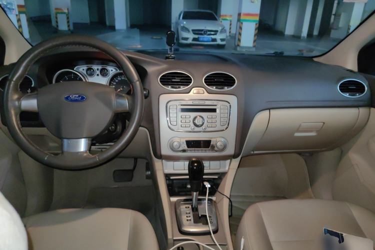 Used Ford Focus 2013 Hatchback Classic 1.8L Automatic Fashion Edition Center Console