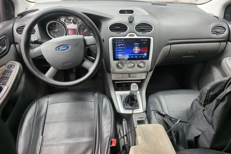 Used Ford Focus 2013 Hatchback Classic 1.8L Manual Base Model Center Console