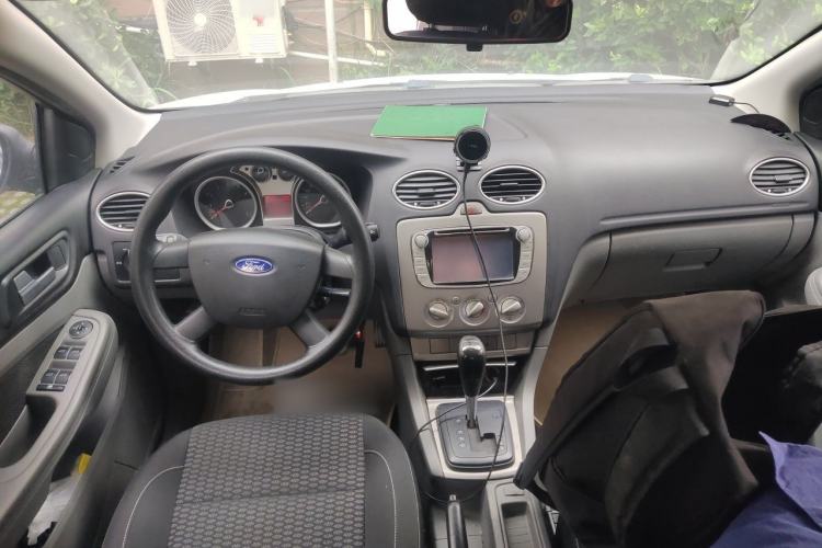 Used Ford Focus 2013 Hatchback Classic 1.8L Automatic Base Model Center Console
