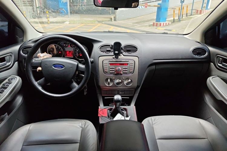 Used Ford Focus 2013 Hatchback Classic 1.8L Manual Base Model Center Console