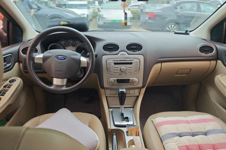 Used Ford Focus 2013 Sedan Classic 1.8L Automatic Fashion Edition Center Console