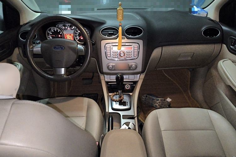 Used Ford Focus 2013 Sedan Classic 1.8L Automatic Fashion Edition Center Console