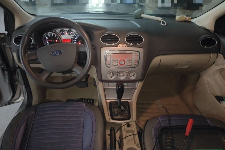 Used Ford Focus 2013 Sedan Classic 1.8L Automatic Base Model Center Console