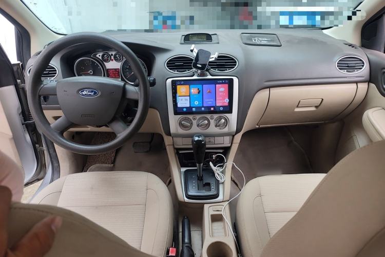 Used Ford Focus 2013 Sedan Classic 1.8L Automatic Base Model Center Console